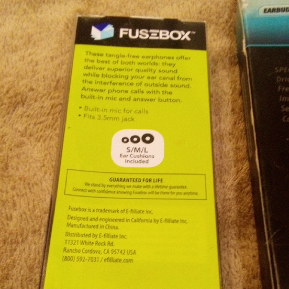 LARA White Earbud Headphones with Mic - Picture 7 of 8